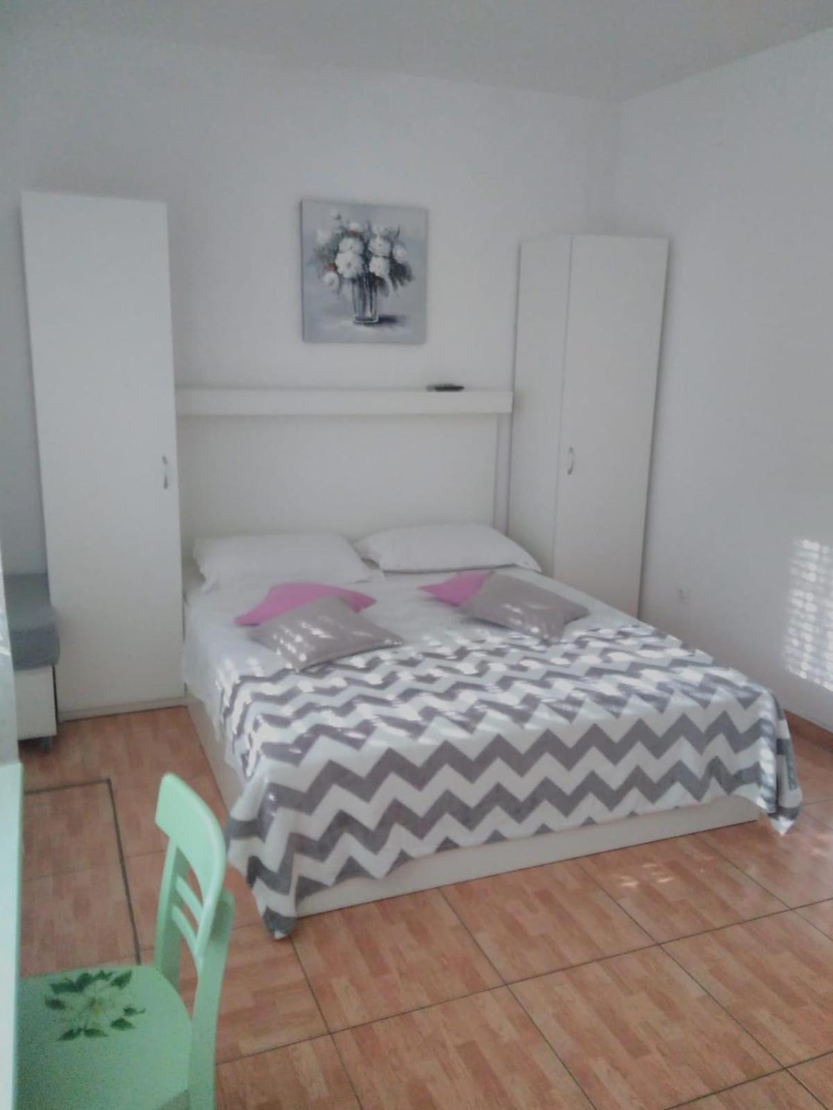 Apartments By The Sea Drvenik Donja Vala, Makarska - 6701 Eksteriør billede
